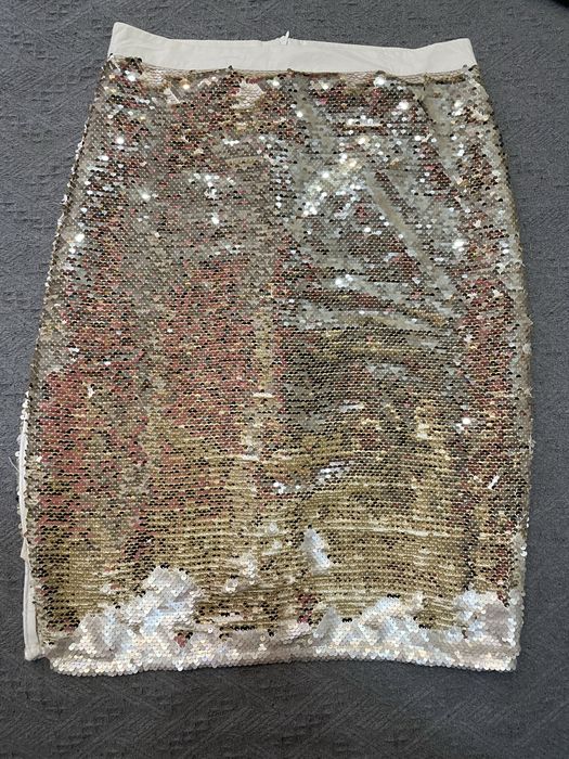Юбка в пайетках новая
