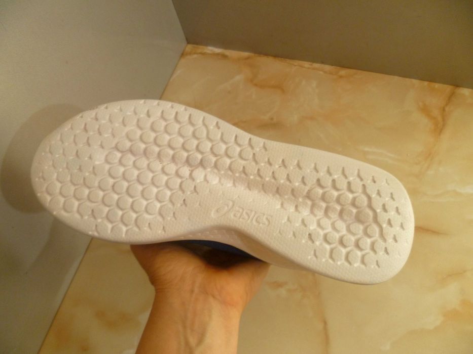 ASICS маратонки.