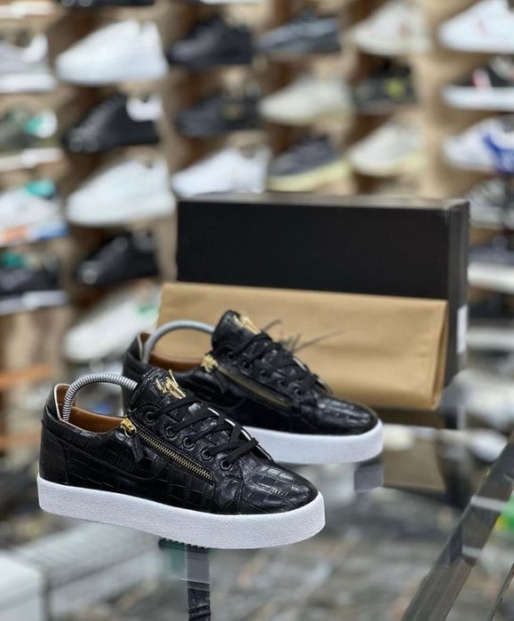 Sneackers premium giuseppe zanotti, alexander mcqueen