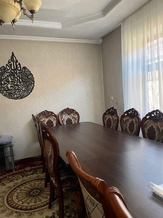 Стол со стульями