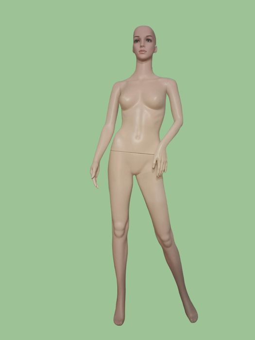 женски манекен - чисто нов