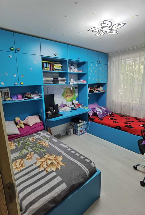 Mobila dormitor copii cu 2x pat, saltele, somiere, birou incorporat.