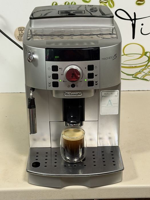 Кафемашина кафе автомат delonghi magnifica S с гаранция