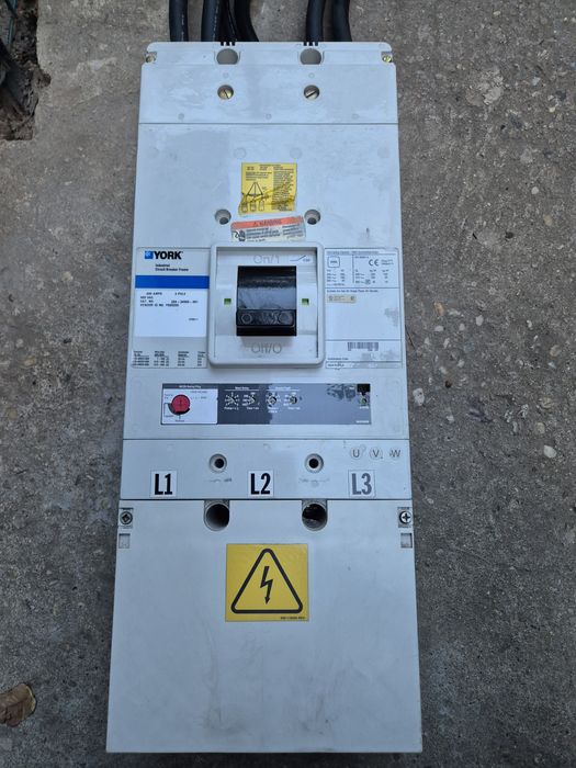 Întrerupător cu declanșator tip USOL, heblu. 600 amps, 3 faze, maneta