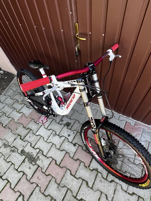 Vand bicicleta de downhill norco theam 2011