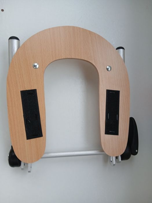 Masă de masaj profesională, pliabilă și portabilă – Design ergonomic (alb-mov)
​Descriere:
​Vând masă de masaj în stare excelentă, ideală atât pentru