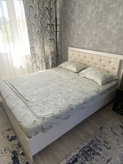 Двухспальняя кровать.  …