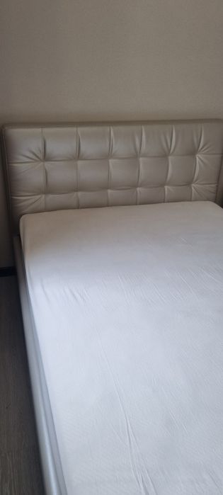 Кровать полутороспальная