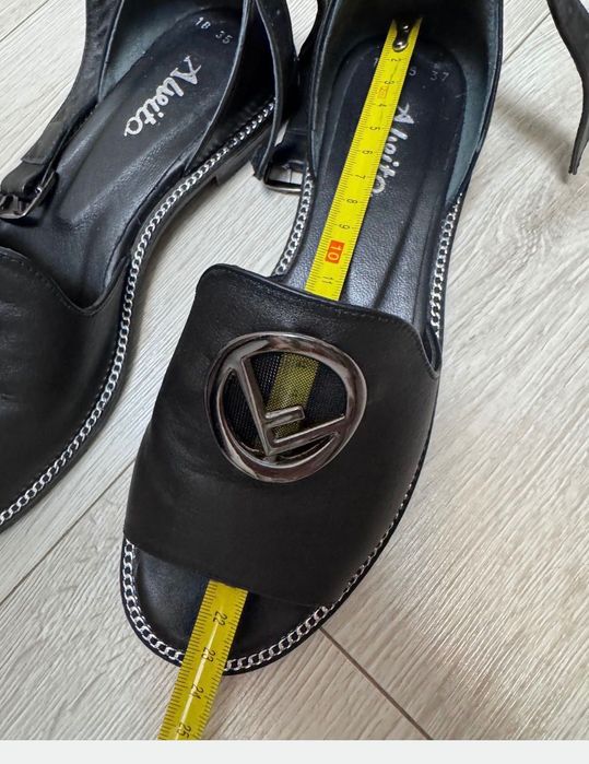 Дамски сандали от черна естествена кожа