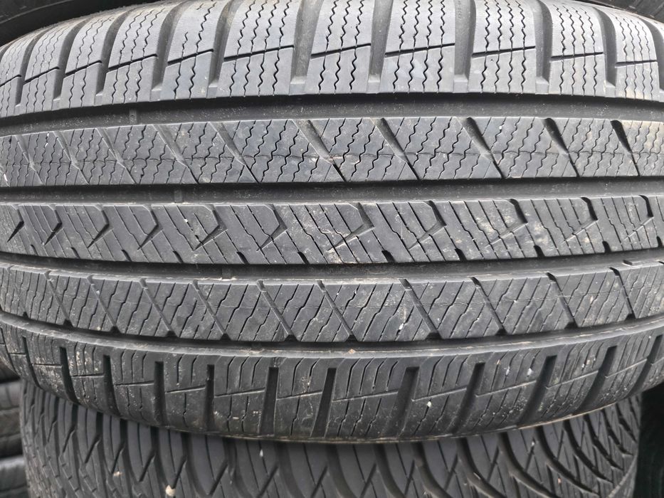 2бр Всесезонни гуми 235 50 19 - Vredestein