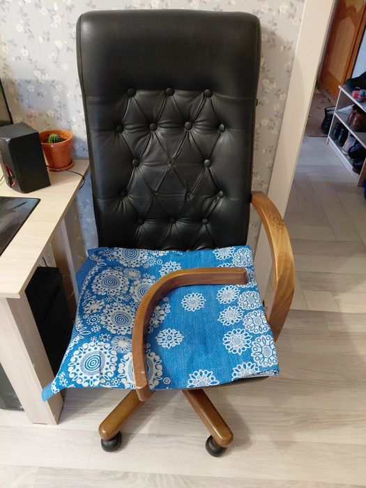 Компьютерное кожаное кресло