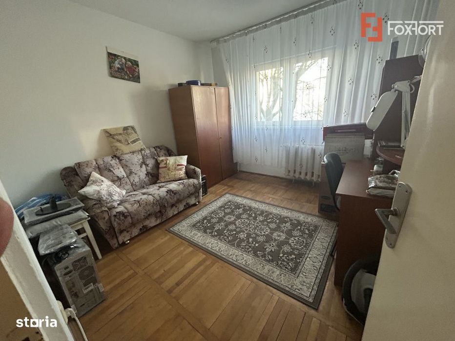 Apartament cu 3 camere de vanzare - Girocului