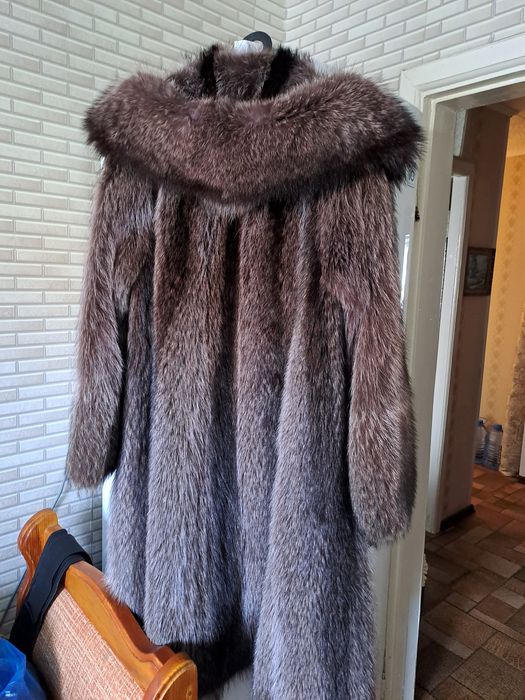 Срочно  продам  енотовую шубу