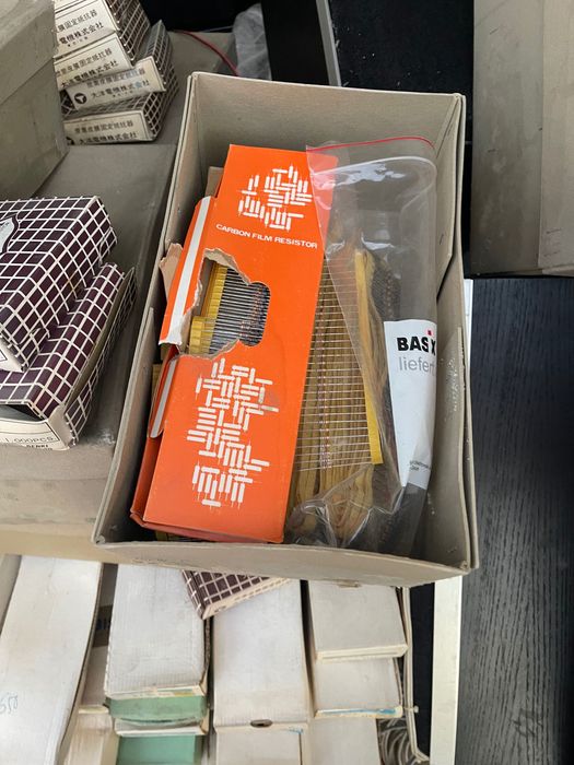 Резистори 200 000 бройки