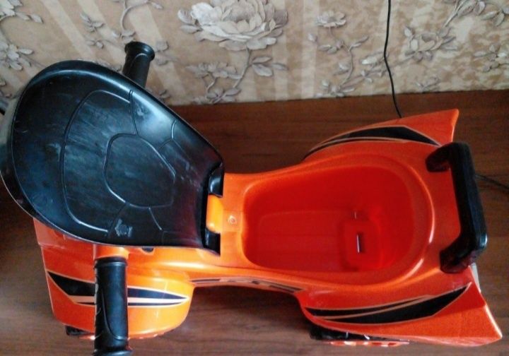 Детская игрушка толокар каталка