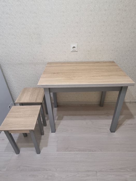 Продам кухонный стол