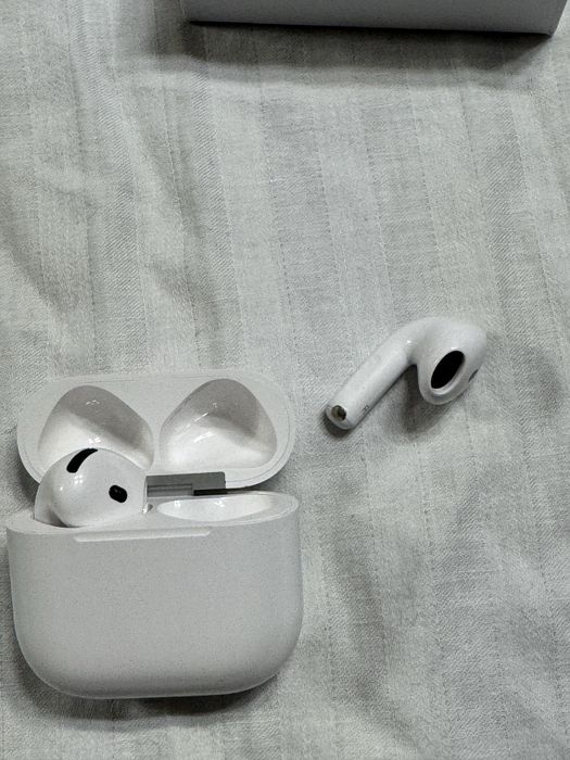 Apple AirPods Gen 4