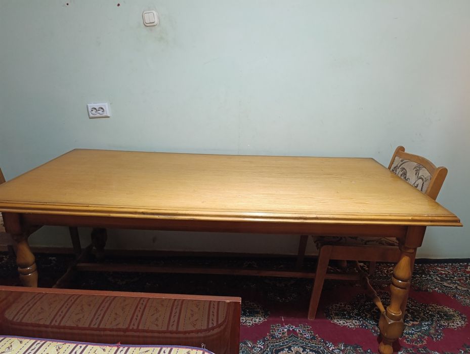 Продаётся деревянные литой стол