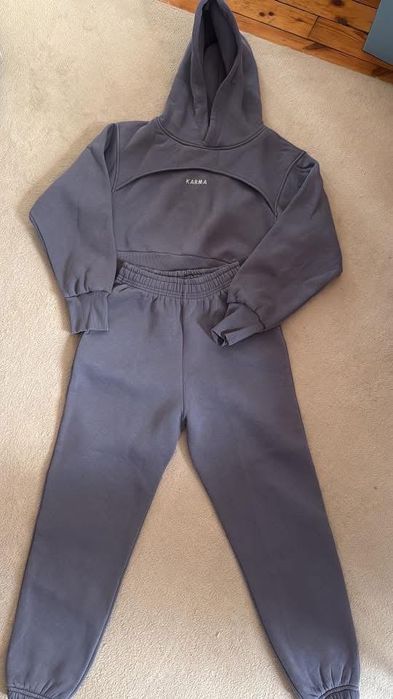 Продавам дамски комплект Карма