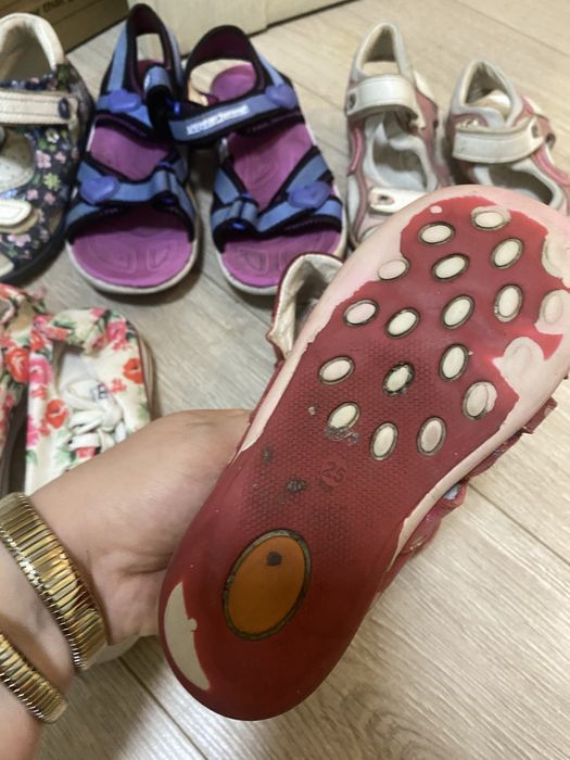 Сандали на девочку 25,29,30