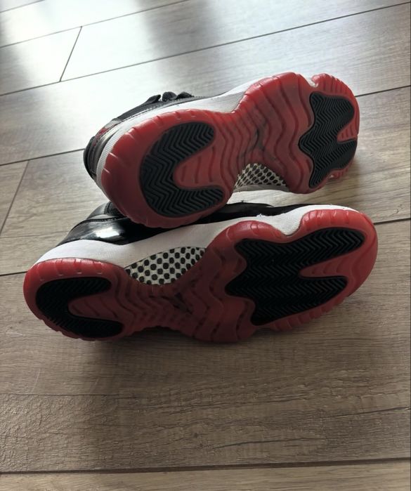 Jordan 11 retro bred