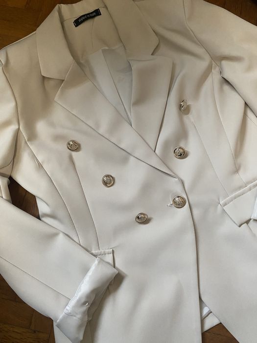 Ново сако, цвят нюд, отговаря на размер М