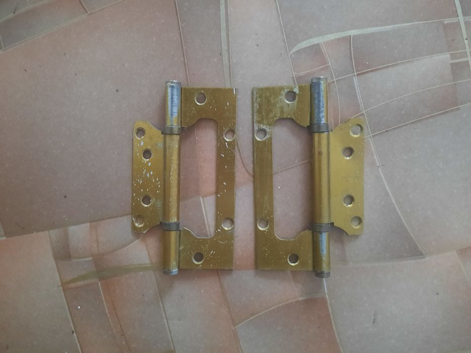 Ручка и петли для двери .