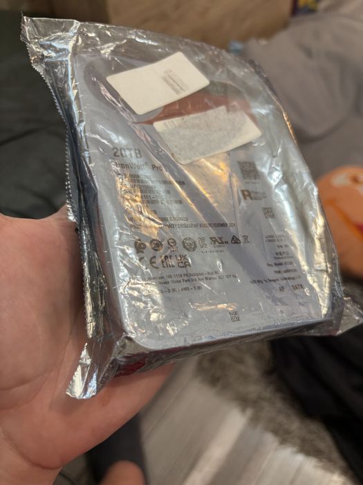 Vand hard disk intern Seagate IronWolf Pro de 20 TB.