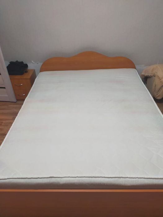 Кровать с матрасом