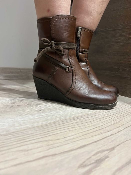 Дамски боти от естествена кожа