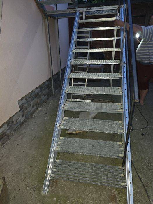 Scari metalice zincate facem la comanda ne deplasam in toată România