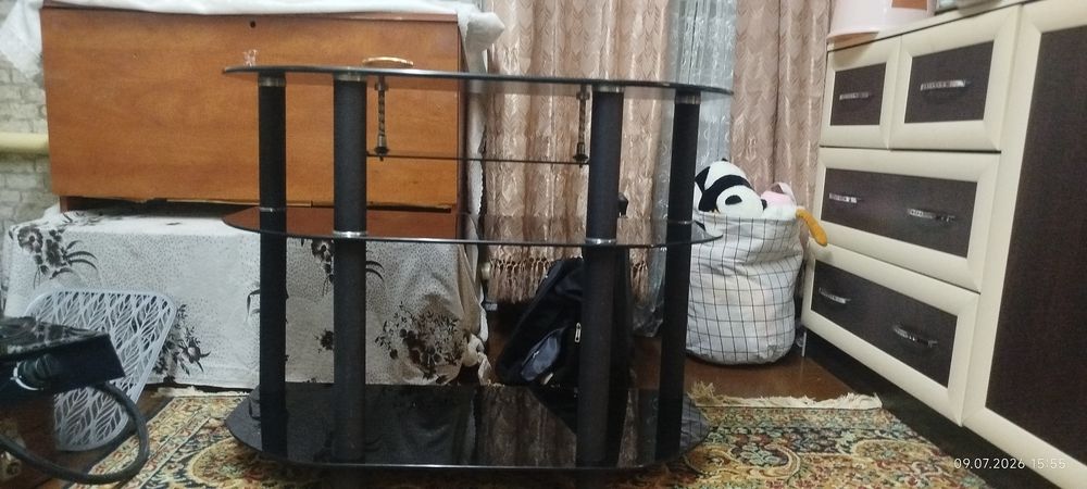 Стеклянная тумбочка