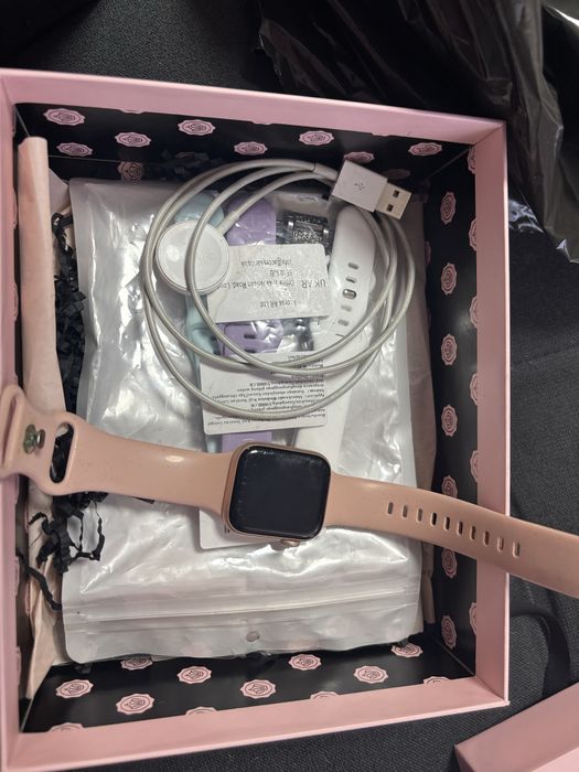 Смарт часовник Apple Watch 6, 40 mm, 92% батерия + допълнителни каишки