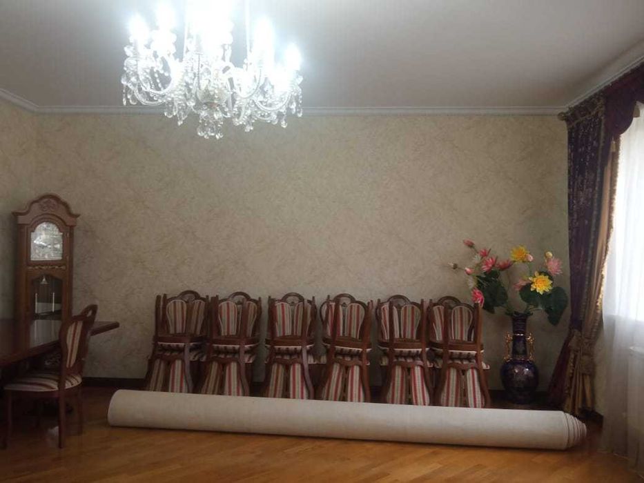 Продается 7 комнатный дом в центре города
