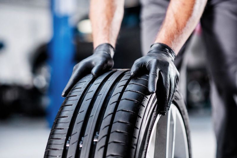 Премиум нитрилни ръкавици mercator gogrip за механици, размер l 50 бр.