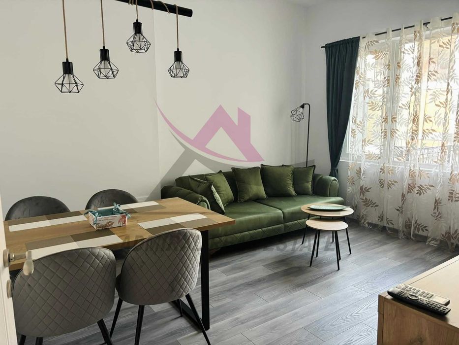 Дава се под наем Тристаен апартамент в Варна, Център - 90 кв.м за 850 € - Снимка #1