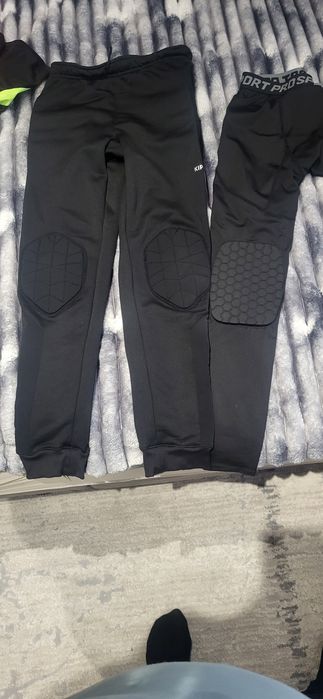 Vând pantaloni portar fotbal