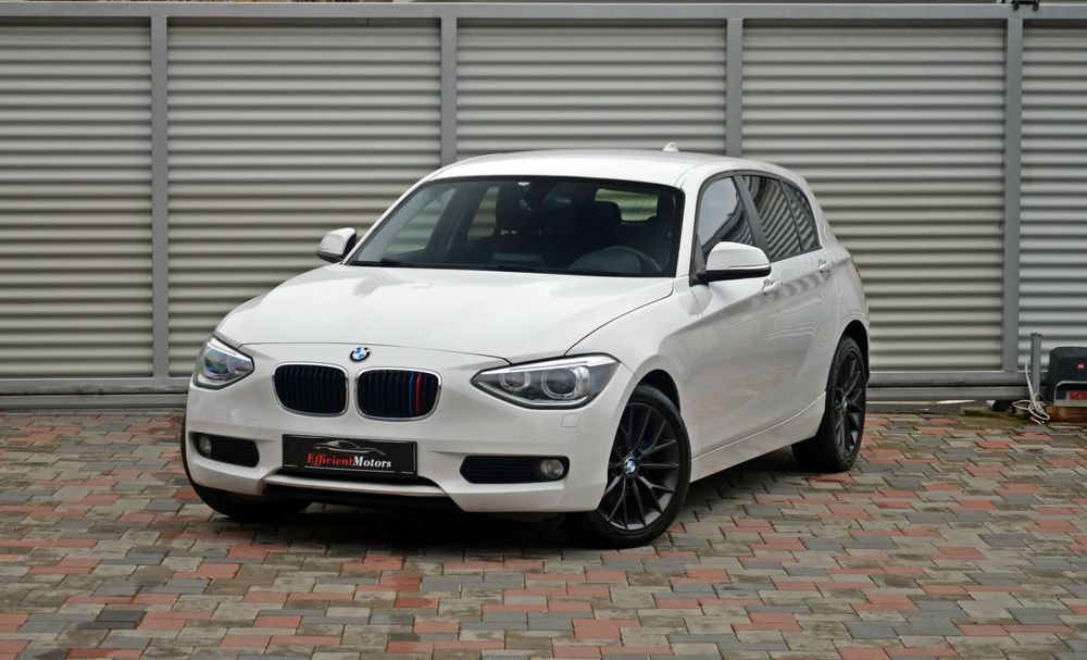 BMW Seria 1 Automat/Navigatie/Xenon/Senzori parcare/Dubluclimatronic/Jante 17