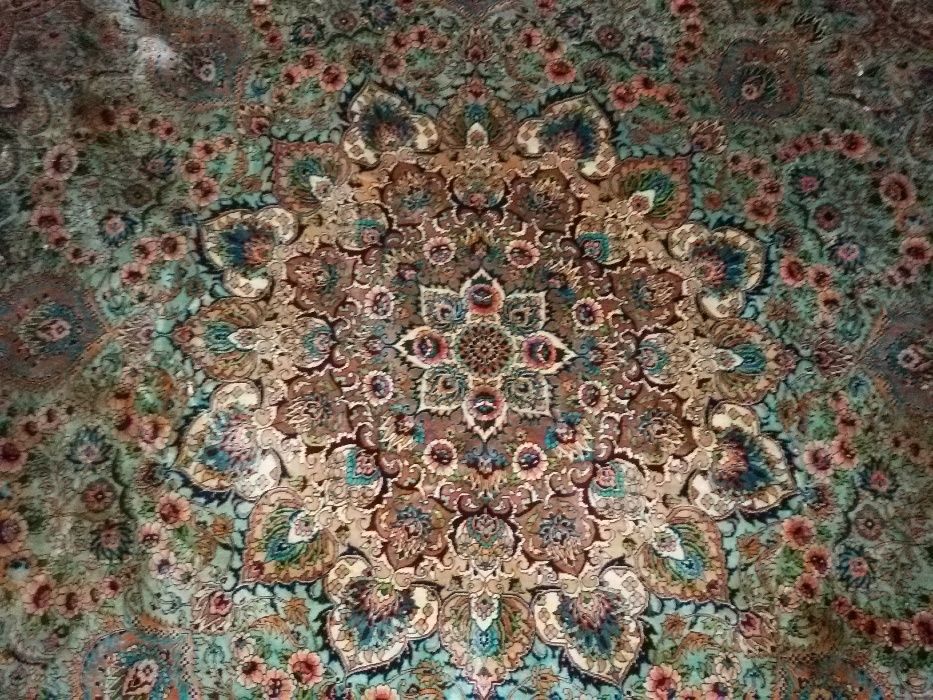 Иранский шелковый ковер