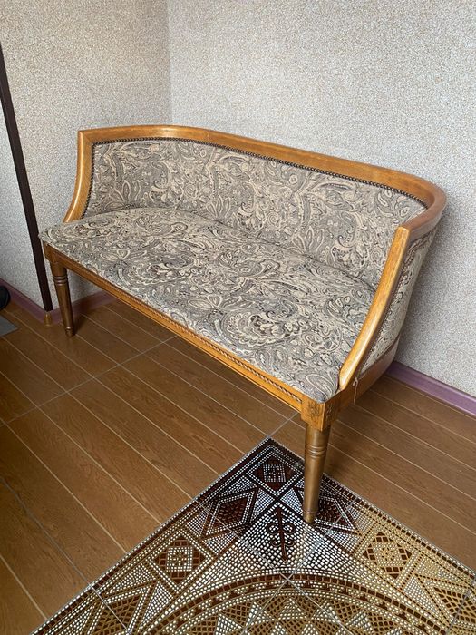 Столик, 2 кресло и диванчик