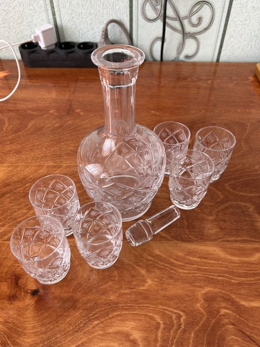 Хрустальный графин и стопки. СССР