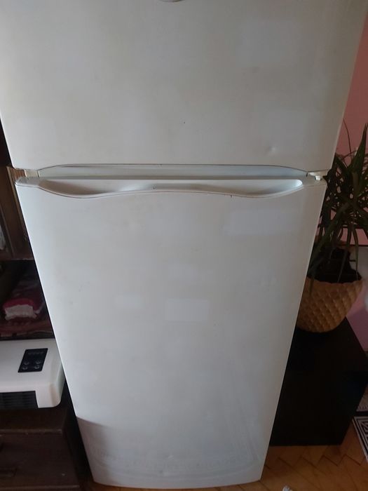 Продавам хладилник