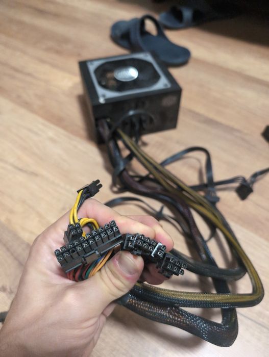 Захранващ блок 650W Gold НЕ работещ