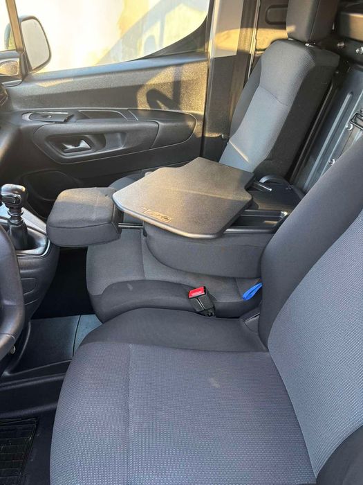 Пежо Партнер 2021 година 1.2 турбо с газова уредба