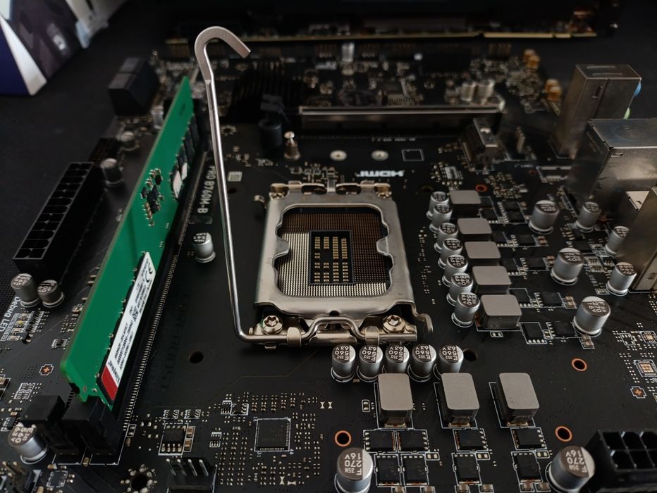 Срочно! Игровой комплект MSI B760M + DDR5 16Gb! Цена ниже рынка!