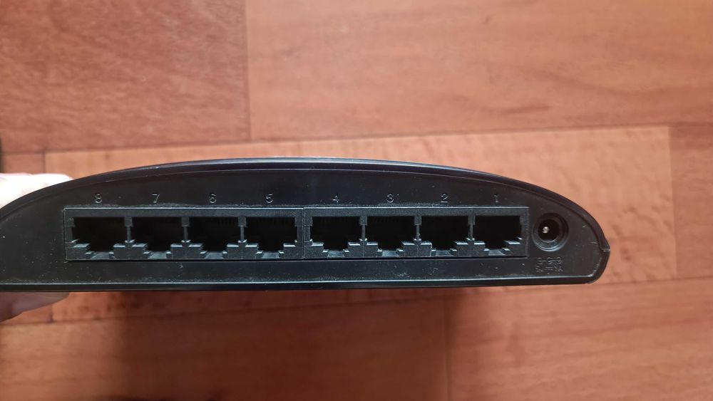8-портов суич D-Link DES-1008D