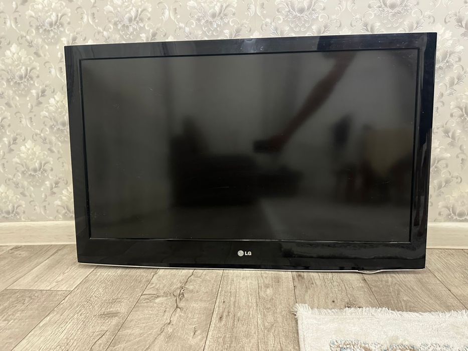 Продам телевизор LG 42(106см)