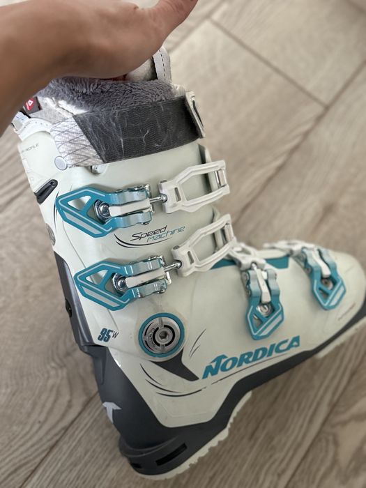 Дамски ски обувки rossignol и nordica 24