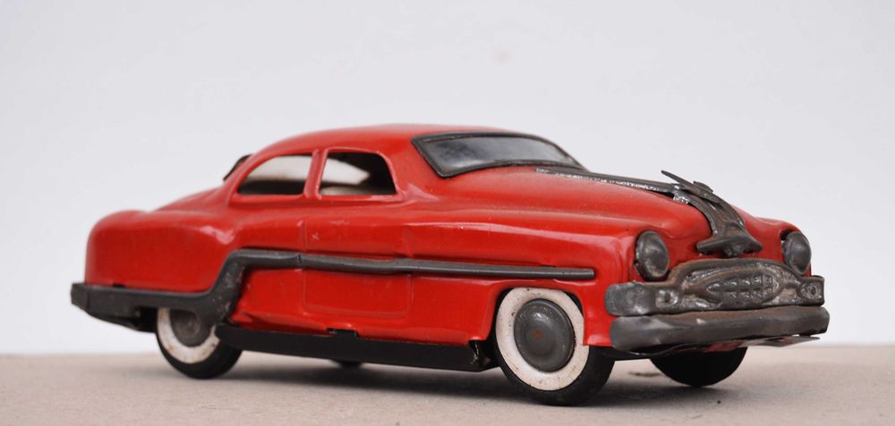 Jucarie veche din tabla - pontiac Deluxe MINISTER 1953