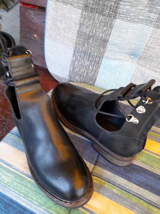 Botine decupate Diesel marimea 40, piele
